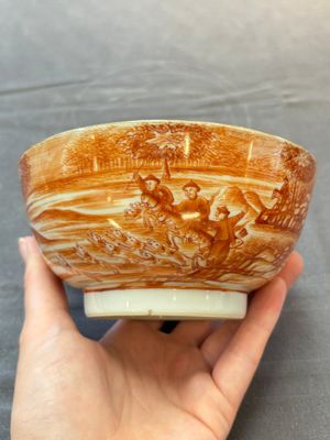 A Chinese iron-red-decorated 'Deer Hunting' bowl and two cups, Qianlong — photo 13