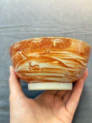 A Chinese iron-red-decorated 'Deer Hunting' bowl and two cups, Qianlong — photo 16