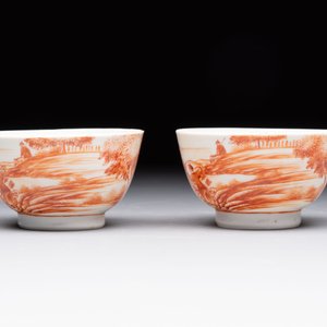 A Chinese iron-red-decorated 'Deer Hunting' bowl and two cups, Qianlong — photo 9