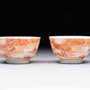 A Chinese iron-red-decorated 'Deer Hunting' bowl and two cups, Qianlong — photo 10