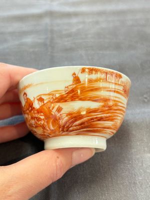 A Chinese iron-red-decorated 'Deer Hunting' cup and saucer, Qianlong — photo 11