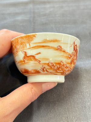 A Chinese iron-red-decorated 'Deer Hunting' cup and saucer, Qianlong — photo 15