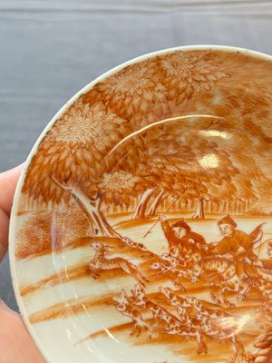 A Chinese iron-red-decorated 'Deer Hunting' cup and saucer, Qianlong — photo 3