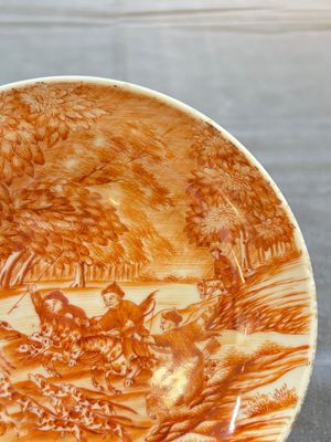 A Chinese iron-red-decorated 'Deer Hunting' cup and saucer, Qianlong — photo 4
