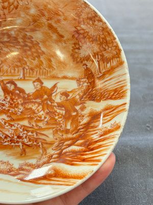 A Chinese iron-red-decorated 'Deer Hunting' cup and saucer, Qianlong — photo 5