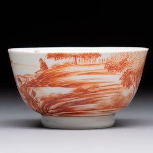 A Chinese iron-red-decorated 'Deer Hunting' cup and saucer, Qianlong — photo 5