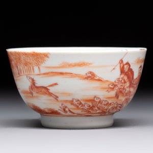 A Chinese iron-red-decorated 'Deer Hunting' cup and saucer, Qianlong — photo 7
