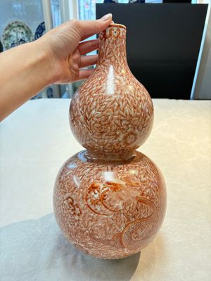A Chinese iron-red-decorated 'dragon and phoenix' double-gourd vase, Qianlong mark, Republic — photo 2