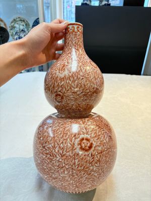 A Chinese iron-red-decorated 'dragon and phoenix' double-gourd vase, Qianlong mark, Republic — photo 4