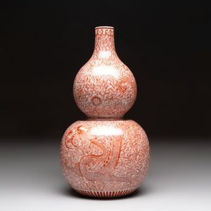 A Chinese iron-red-decorated 'dragon and phoenix' double-gourd vase, Qianlong mark, Republic — photo 1
