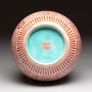 A Chinese iron-red-decorated 'dragon and phoenix' double-gourd vase, Qianlong mark, Republic — photo 6