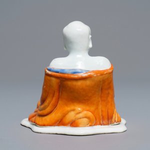 A Chinese iron red decorated figure of a Luohan, Qianlong — 照片 4