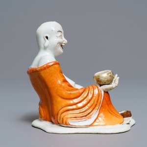 A Chinese iron red decorated figure of a Luohan, Qianlong — 照片 5