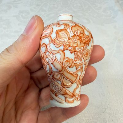 A Chinese iron-red-decorated relief-moulded 'An Ba Xian 暗八仙' snuff bottle — photo 3