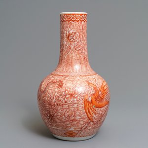 A Chinese iron red 'dragon and phoenix' bottle vase, 19th C. — 照片 4