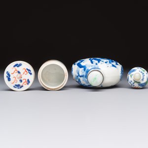 A Chinese iron-red 'Dragon' covered box, a blue and white '100 Boys' and a famille verte 'Fish' snuff bottle, Shunzhi mark, 19th C. — photo 6