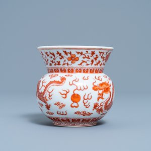 A Chinese iron red 'dragon' spittoon or zhadou, Tongzhi — 照片 4