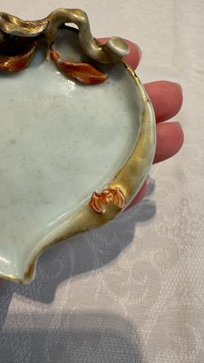 A Chinese iron-red gilt-decorated celadon-glazed peach-shaped brushwasher, 18th C. — photo 2