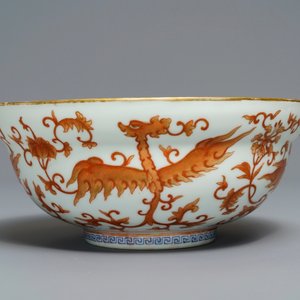 A Chinese iron red 'phoenix' bowl, 19th C. — 照片 2