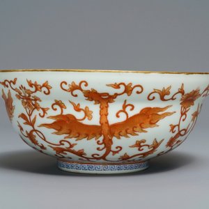 A Chinese iron red 'phoenix' bowl, 19th C. — 照片 3