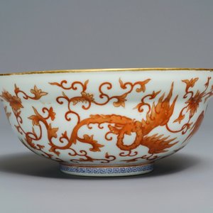 A Chinese iron red 'phoenix' bowl, 19th C. — 照片 4