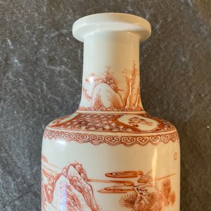 A Chinese iron red rouleau 'landscape' vase, Kangxi — 照片 14