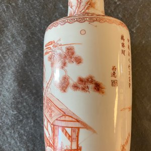 A Chinese iron red rouleau 'landscape' vase, Kangxi — 照片 16