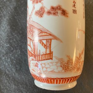A Chinese iron red rouleau 'landscape' vase, Kangxi — 照片 17