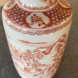 A Chinese iron red rouleau 'landscape' vase, Kangxi — 照片 27