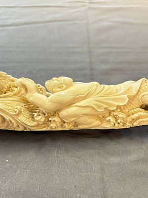 A Chinese ivory carving depicting a Luohan and a dragon, 'Da Ming 大明' mark, 19/20th C. — foto 11