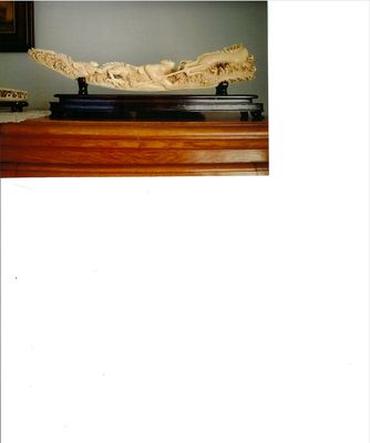 A Chinese ivory carving depicting a Luohan and a dragon, 'Da Ming 大明' mark, 19/20th C. — foto 3