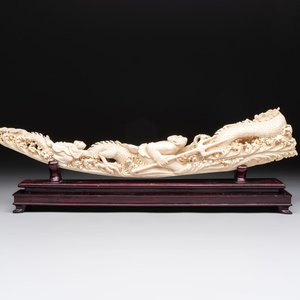 A Chinese ivory carving depicting a Luohan and a dragon, 'Da Ming 大明' mark, 19/20th C. — foto 1