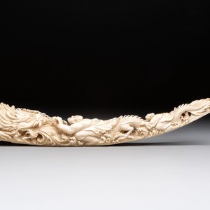 A Chinese ivory carving depicting a Luohan and a dragon, 'Da Ming 大明' mark, 19/20th C. — foto 4