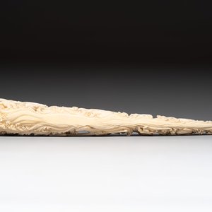 A Chinese ivory carving depicting a Luohan and a dragon, 'Da Ming 大明' mark, 19/20th C. — foto 6