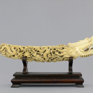 A Chinese ivory carving of a dragon on wooden stand, early 20th C. — 照片 2