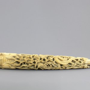 A Chinese ivory carving of a dragon on wooden stand, early 20th C. — 照片 7