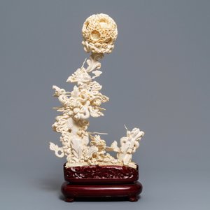 A Chinese ivory 'dragons with puzzle ball' group, 1st quarter 20th C. — photo 3