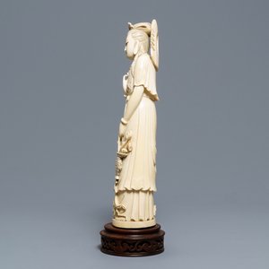 A Chinese ivory figure of Guanyin with a phoenix, ca. 1900 — 照片 2