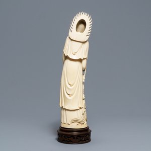 A Chinese ivory figure of Guanyin with a phoenix, ca. 1900 — 照片 3