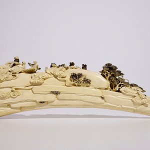 A Chinese ivory group with musicians surrounding a phoenix, early 20th C. — 照片 2