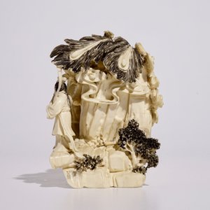A Chinese ivory group with musicians surrounding a phoenix, early 20th C. — 照片 3