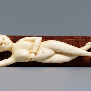 A Chinese ivory model of a doctor's lady, 19th C. — photo 1