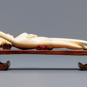 A Chinese ivory model of a doctor's lady, 19th C. — photo 2