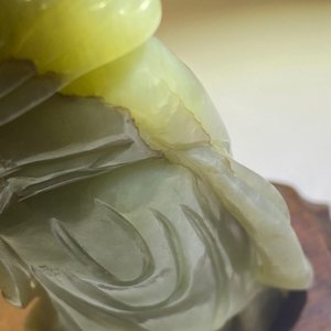 A Chinese jade brush pot and a figure of Guanyin, Qing — photo 14