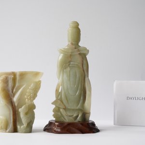 A Chinese jade brush pot and a figure of Guanyin, Qing — photo 8