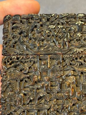 A Chinese jade carving, a tortoiseshell card holder and an iron-red snuff bottle, 19th C. — photo 20