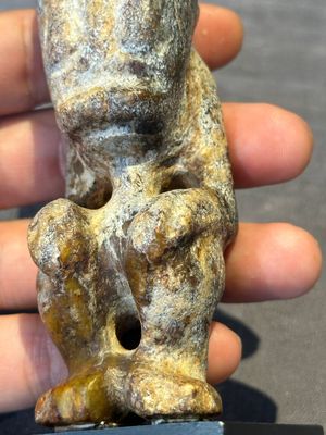 A Chinese jade carving of a crouched figure, possibly Hongshan culture — 照片 7