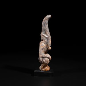 A Chinese jade carving of a crouched figure, possibly Hongshan culture — 照片 5