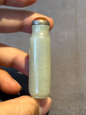 A Chinese jade conjoined double-snuff bottle and a jade 'lily' snuff bottle, 19th C. — foto 11