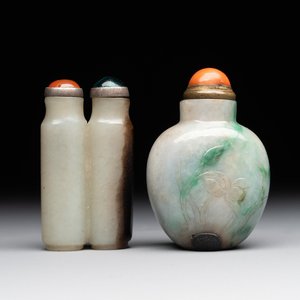 A Chinese jade conjoined double-snuff bottle and a jade 'lily' snuff bottle, 19th C. — foto 1